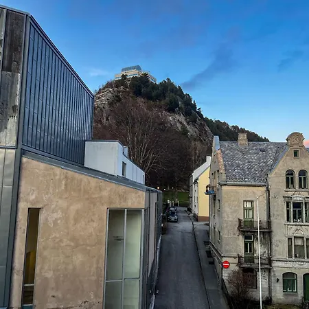 Parken Central - Downtown Home With 2Br, Balcony, Private Parking And Elevator Ålesund Exterior photo
